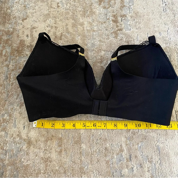 Victoria’s Secret Incredible Perfect Shape Solid Black Underwired Bra: 34DD - Picture 4 of 7